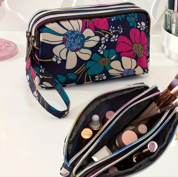 NEW! Floral 3 Zip Wallet/Cosmetic Bag Wristlet. NWOT - Picture 3 of 4